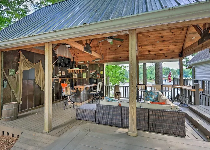 Lakefront Retreat W/ Deep Water + Great Views!