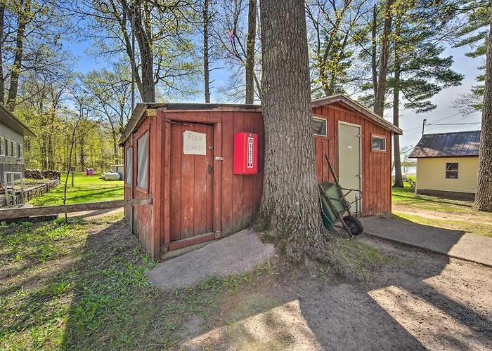 Stone Lake Cabin: Grill & Access To Fishing!