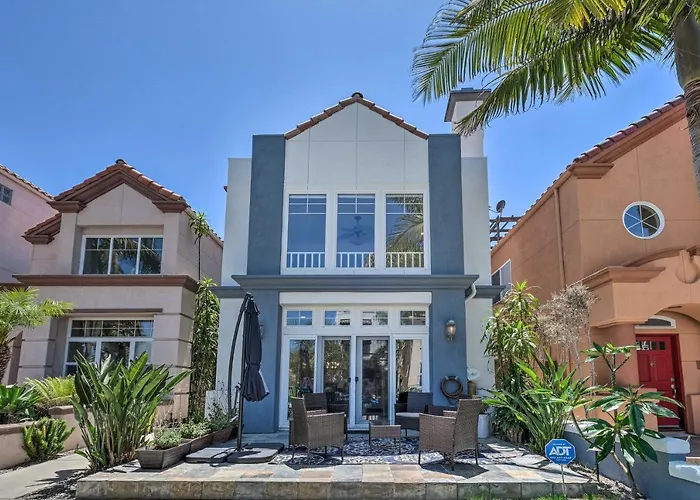 Oceanside Home W/ Rooftop Views - Steps To Beach!