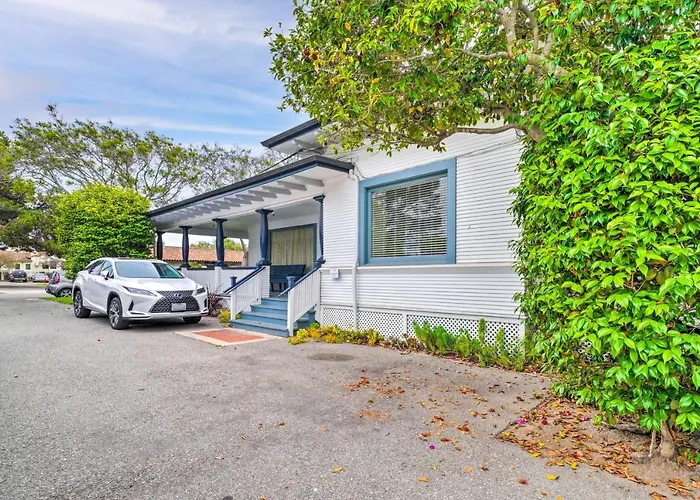 Cozy Carpinteria Apartment: Walkable Location