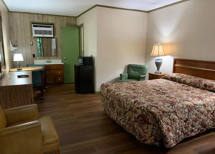 Dewitt Rooms & Cottages