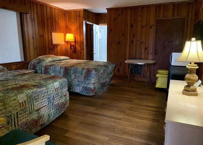 Dewitt Rooms & Cottages