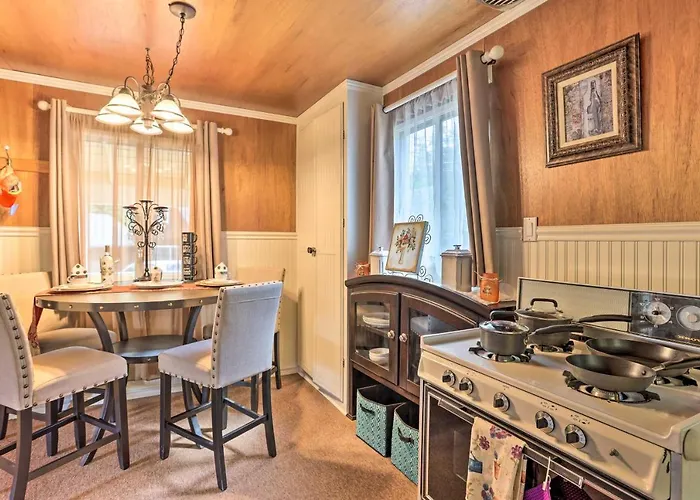 Cozy Crestline Cabin, Close To Lakes, Parks!