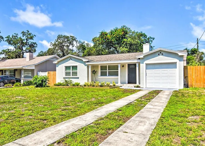 Family-Friendly Clearwater Home W/ Game Room!