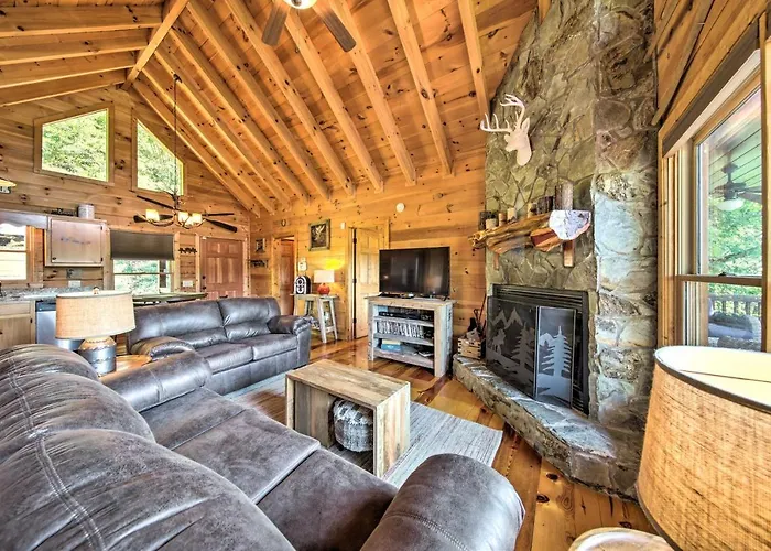 Secluded Blue Ridge Cabin: Walk To Trails!