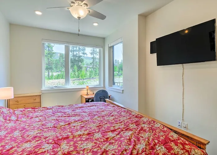 Condo 2 Mi To Keystone Resort: Relax Fireside!