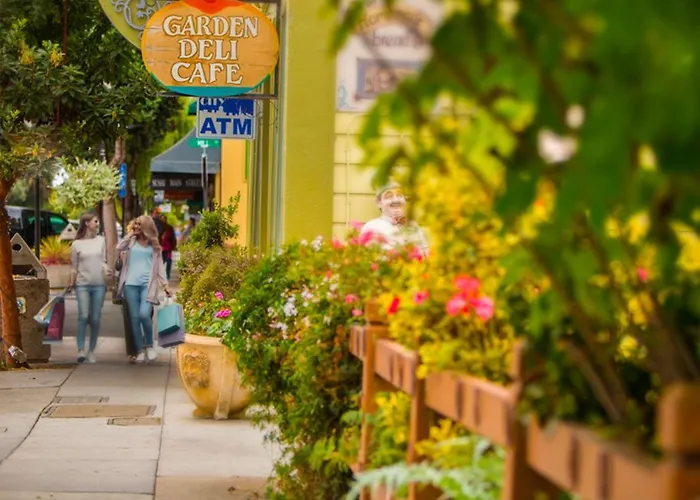 Nantucket Penthouse - Walk To Restaurants Beaches Activies & So Much More