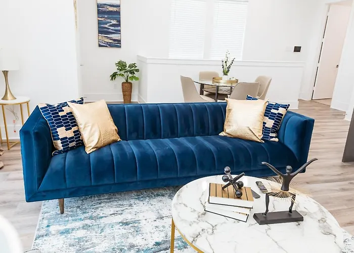 Beautifully Decorated, Modern Downtown Houston Home