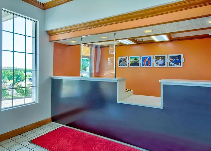 Motel 6-Grand Rivers, Ky