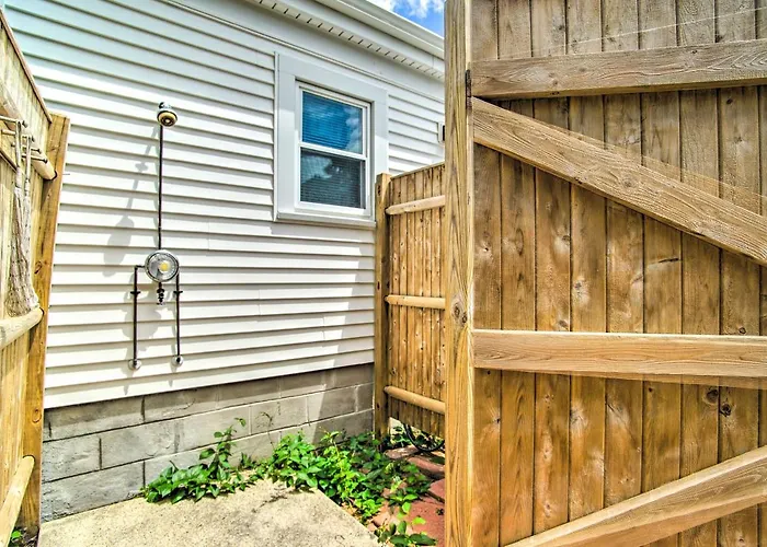 Pet-Friendly Yard! Fun Family Home In Cape Cod