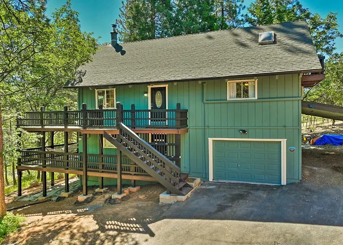 Near Trails: Cabin W/ 2-Level Deck In Twain Harte