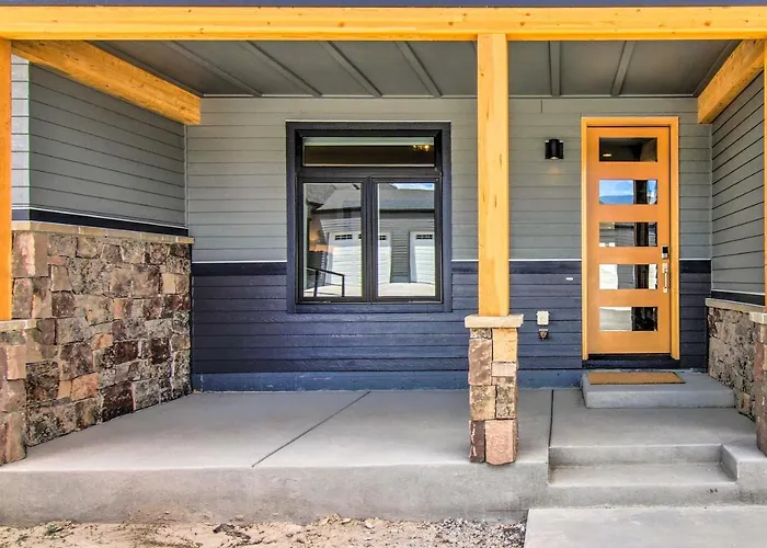 Modern Bozeman Family Townhome W/ Hot Tub!