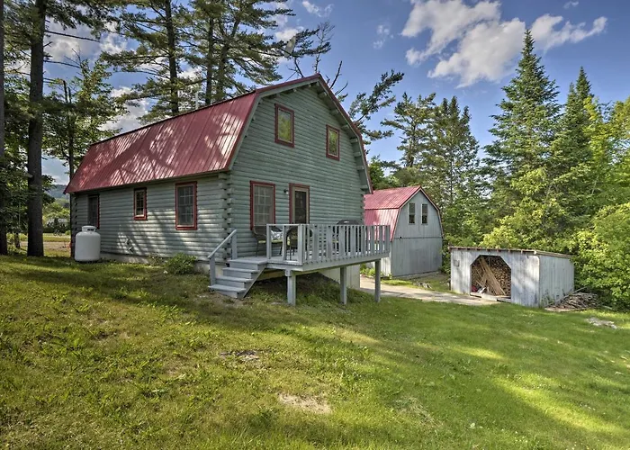 All-Season Sanctuary: Steps To Moosehead Lake