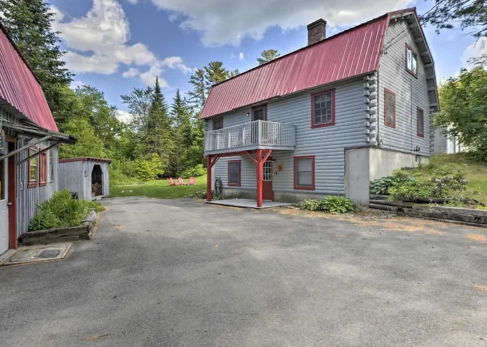 All-Season Sanctuary: Steps To Moosehead Lake