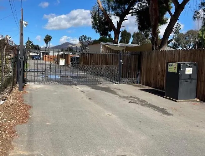 Comfortable & Private Stay In Moreno Valley