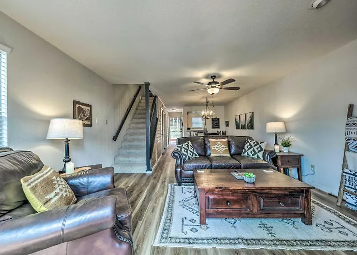 Rustic Ruidoso Retreat Near Shops & Mountains!