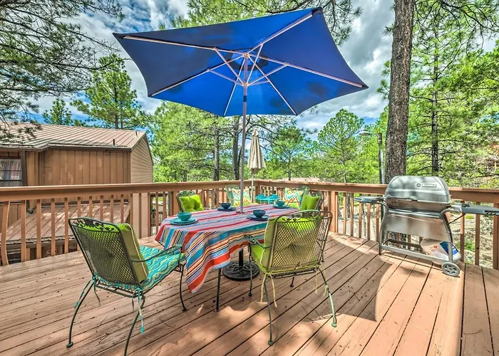 Rustic Ruidoso Retreat Near Shops & Mountains!