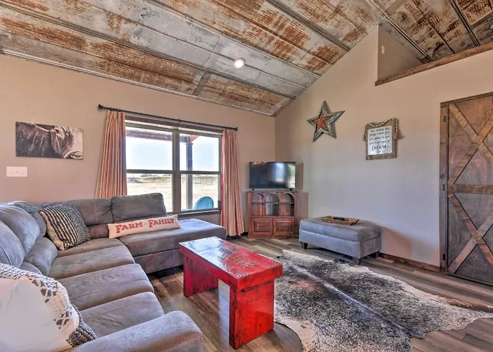 Modern Stephenville Farmhouse: 8 Mi To Dtwn!