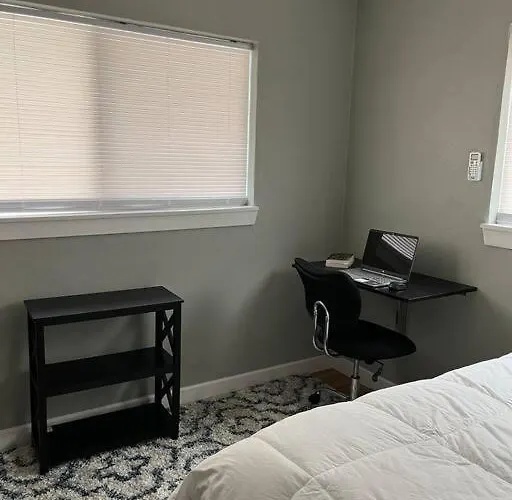 Comfortable Suite With Private Entrance & Private Bathroom