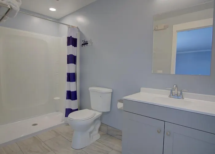 Dhimas Bayview Suites