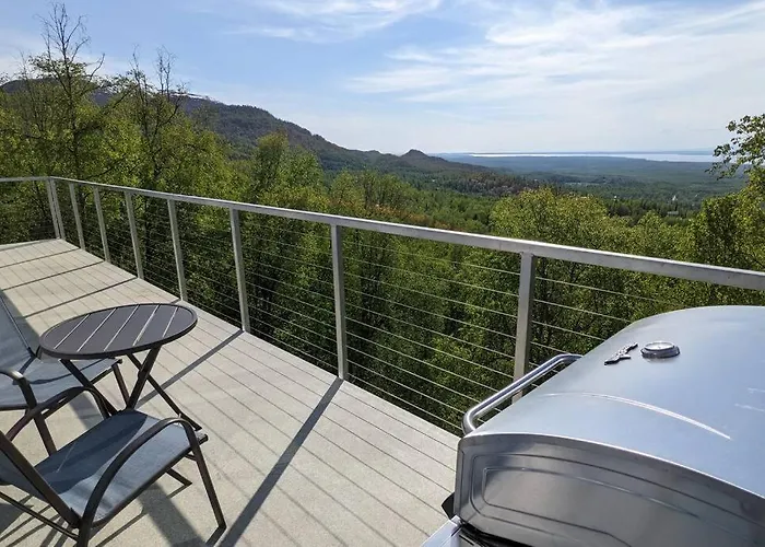 Modern 4Br Loft- Denali View, Roofdeck, Pool Table