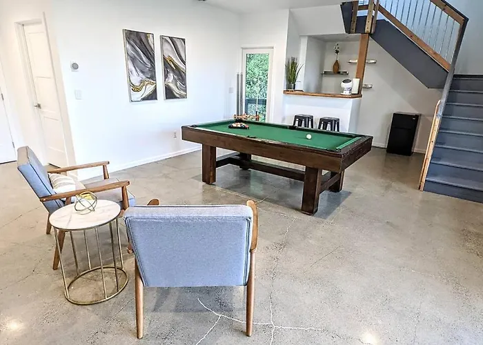 Modern 4Br Loft- Denali View, Roofdeck, Pool Table