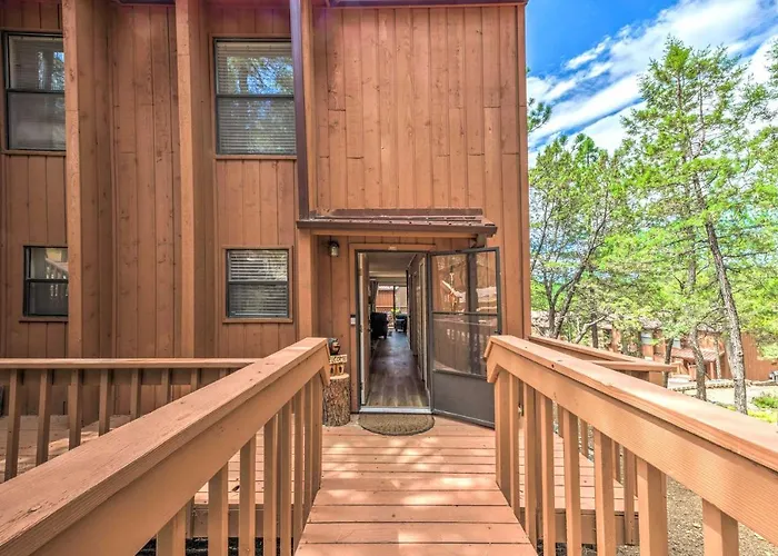 Rustic Ruidoso Retreat Near Shops & Mountains!