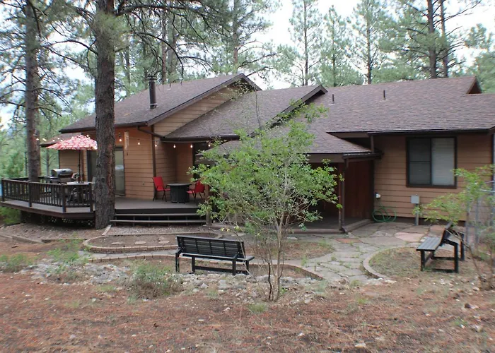 Peaceful Flagstaff Cabin, Hot Tub, King Bed, Near Nau