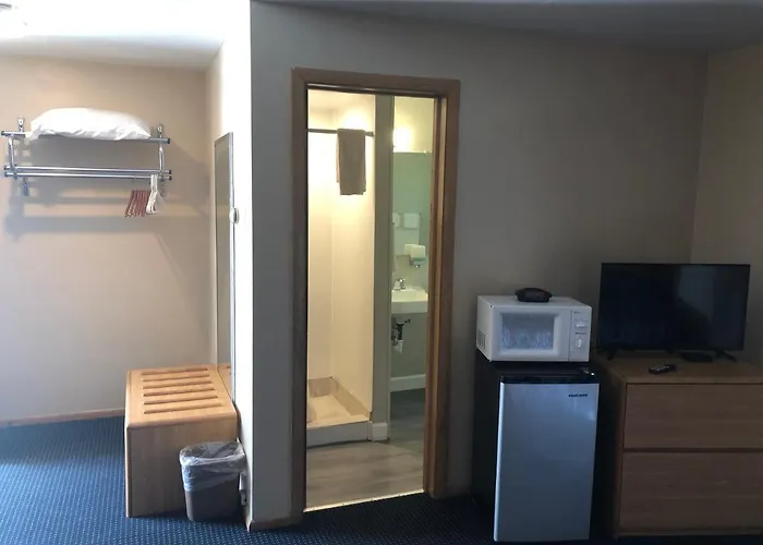 Parkway Motel
