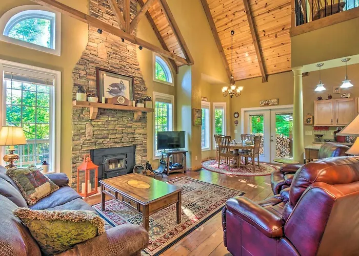 3 Mi To Museums: Smoky Mountains Cabin W/ Deck