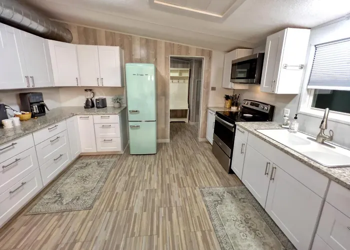 Charming Riverfront Home - Casa Topo @ Sparrowbend