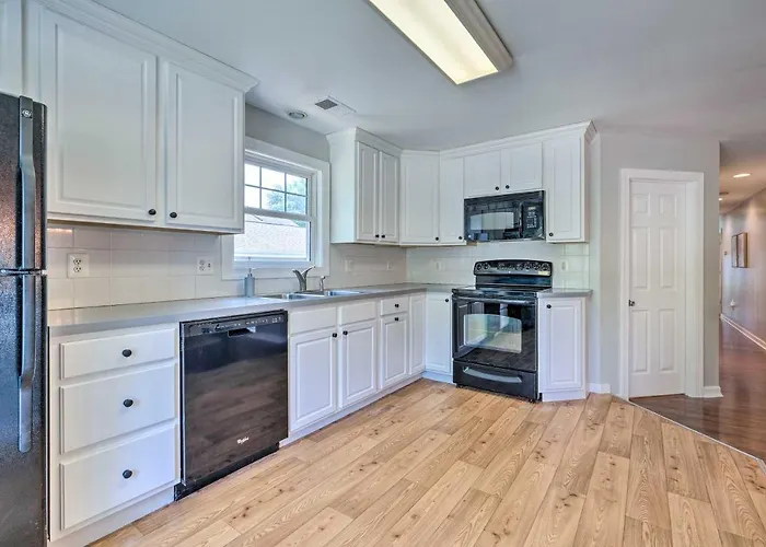 Idyllic Pasadena Retreat With Garden + Hot Tub!