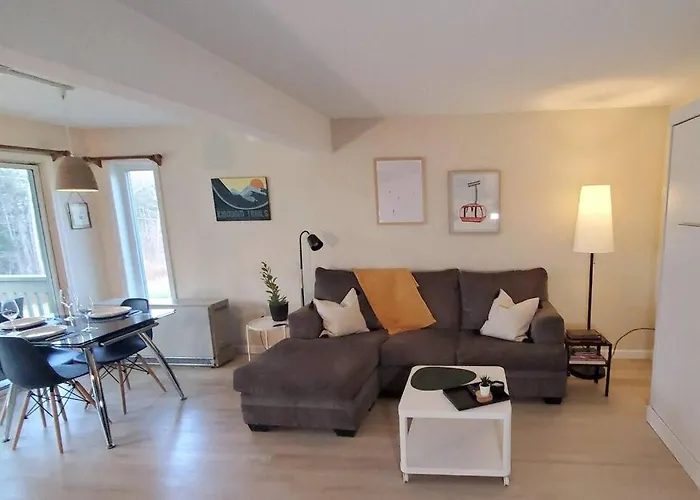 Burke Abode - Trailside Condo With King & Full Beds