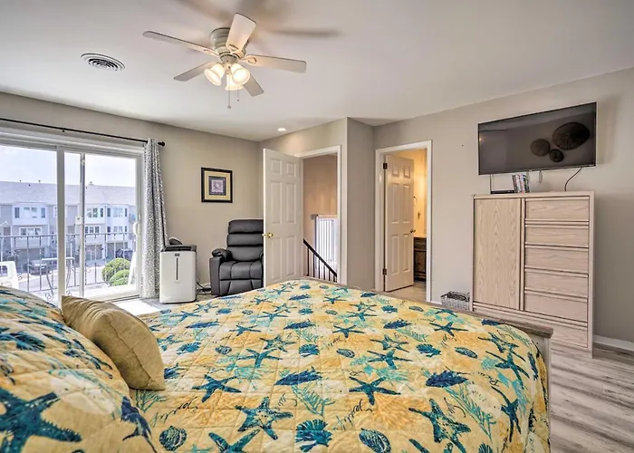 Brigantine Retreat W/ Balconies - Walk To Beach!