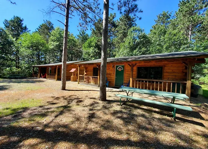 Crossroads Motel & Cabins