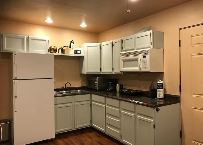 Mountain View 1 Bedroom Apartment, Unit B, Private Entrance