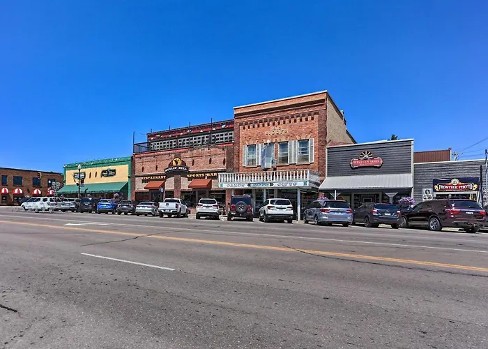 Walk To Dining, Breweries & Shops! Dtwn Custer Apt