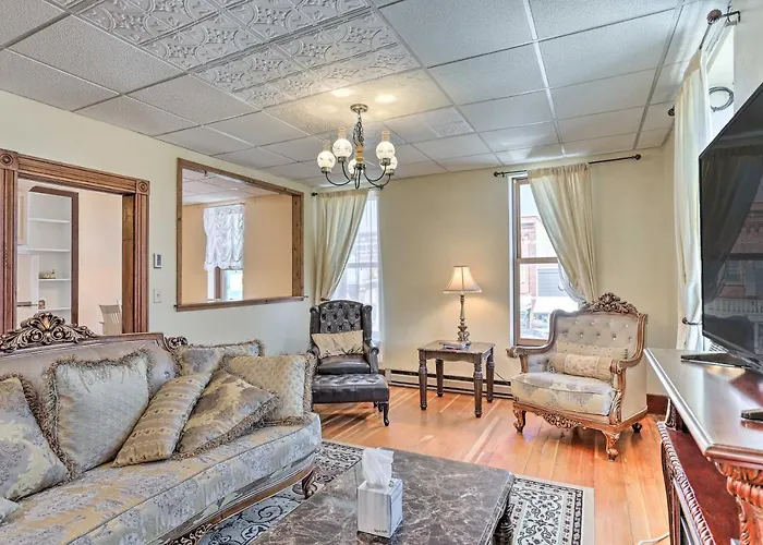 Shop, Hike & Explore! Historic Dtwn Custer Apt