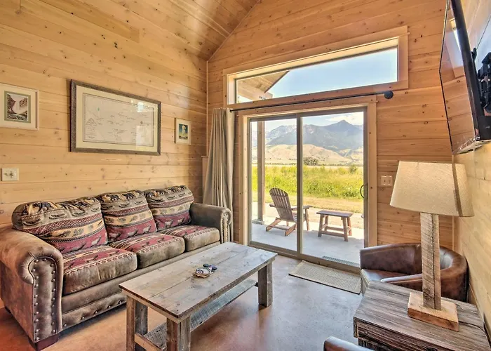 Dreamy Mountain-View Cabin Near Yellowstone!