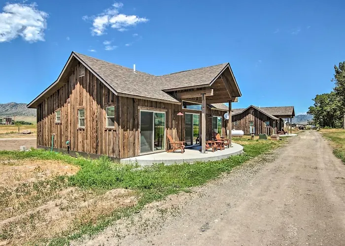 Dreamy Mountain-View Cabin Near Yellowstone!