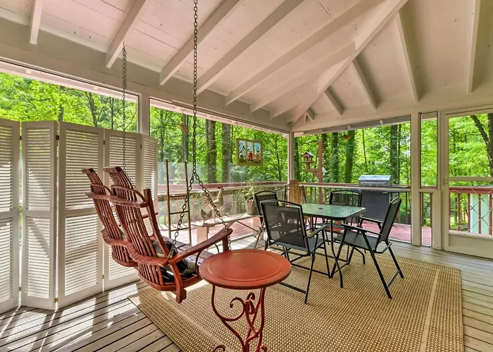 Smoky Mtn Cottage On Creek W/ Lanai & Forest Views