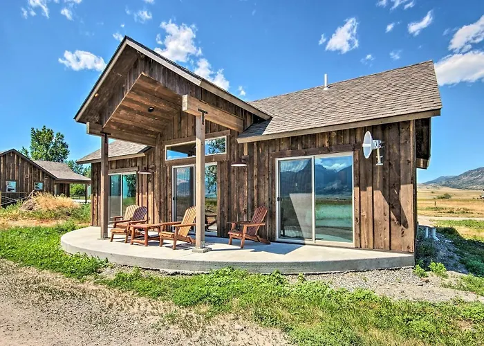 Dreamy Mountain-View Cabin Near Yellowstone!