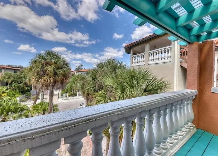 Tropical Luxury Pool Home By The Beach With Roof Top Lounge Centrally Located On Anna Maria Island