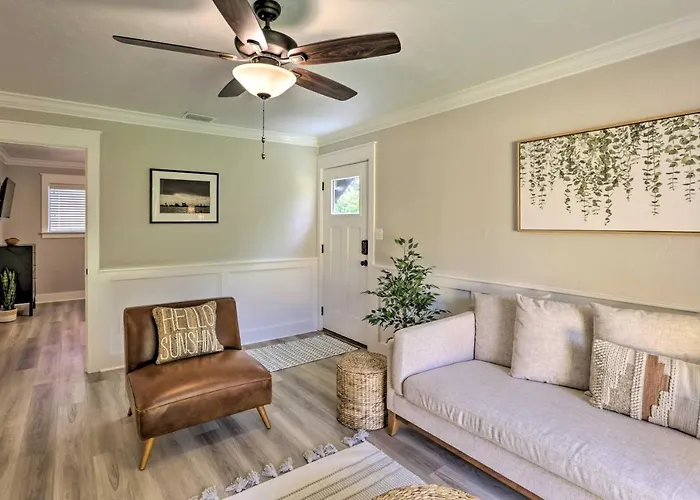 Cozy Tallahassee Apartment W/ Spacious Yard!