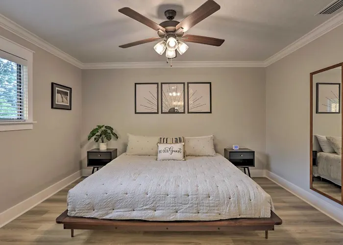 Cozy Tallahassee Apartment W/ Spacious Yard!
