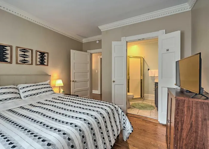Bright Greensboro Escape ~ 1 Mi To Downtown