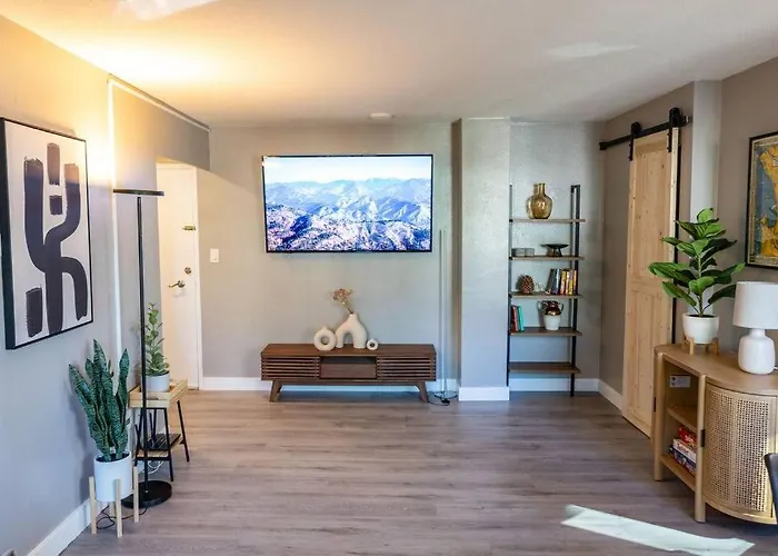 2Br Downtown Convention Center Near Attractions
