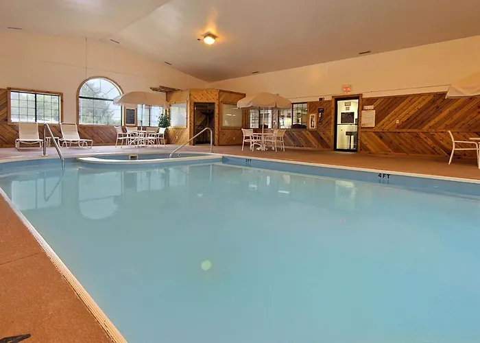 Super 8 By Wyndham Coshocton Roscoe Village