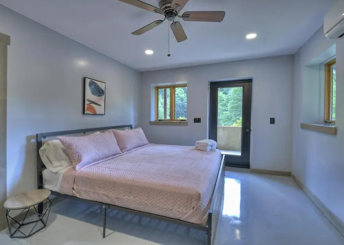 The Chariot - Creek Front With Hottub, Fire Pits, Billiards, Ev Charger - Sandalwood Stays