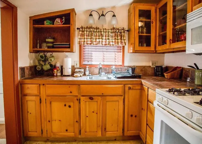 Prospect Cabin, Cozy 1-Bedroom Cabin With Kitchen Dogs Ok